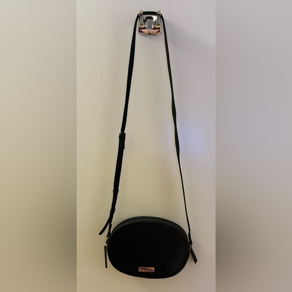 GUC Vera Bradley Zebra Flock Black Crossbody Bag - Picture 1 of 14